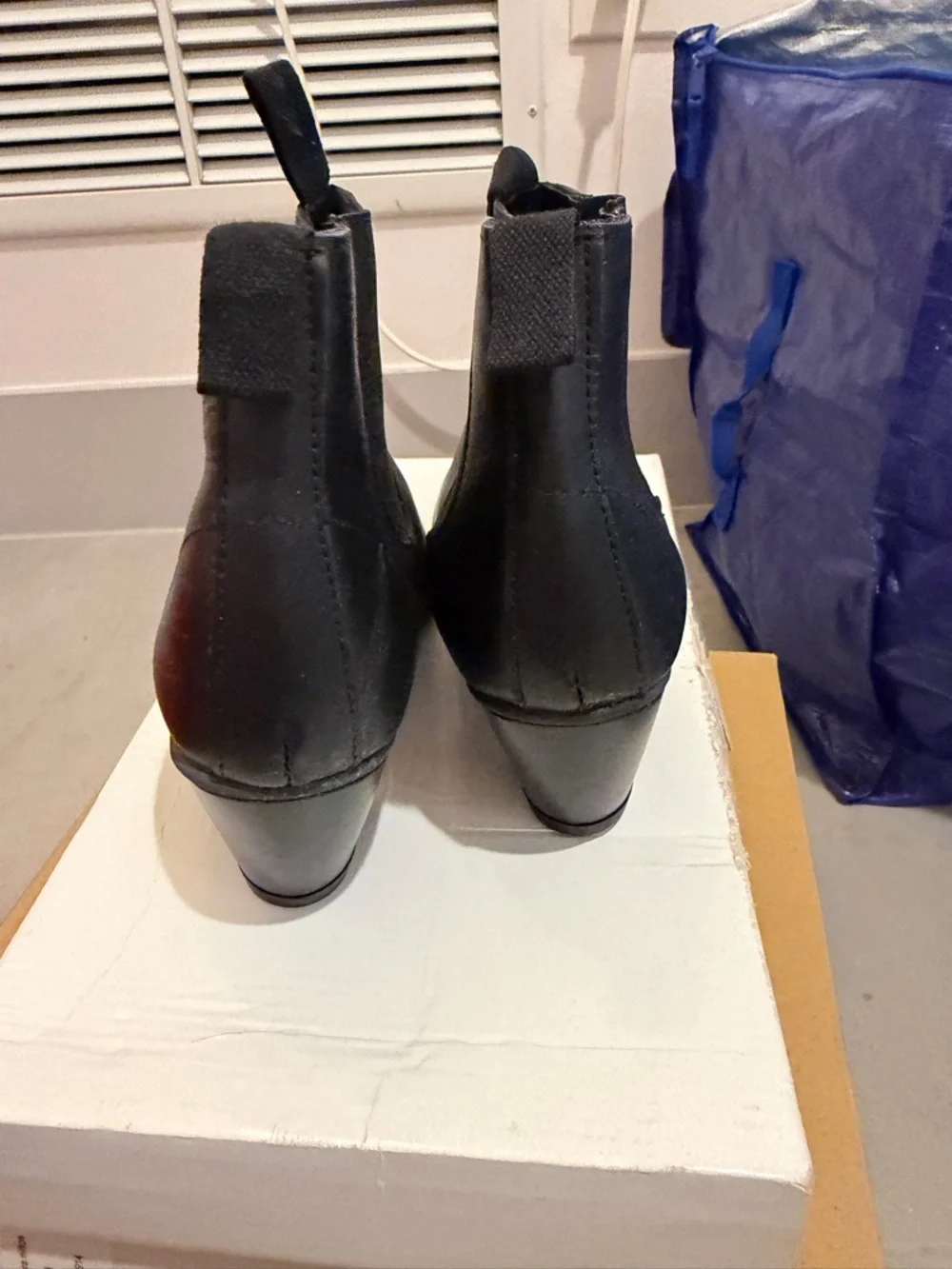 Black Women's Chelsea Ankle Boots - Sleek Casual Style - Picture 4 of 8